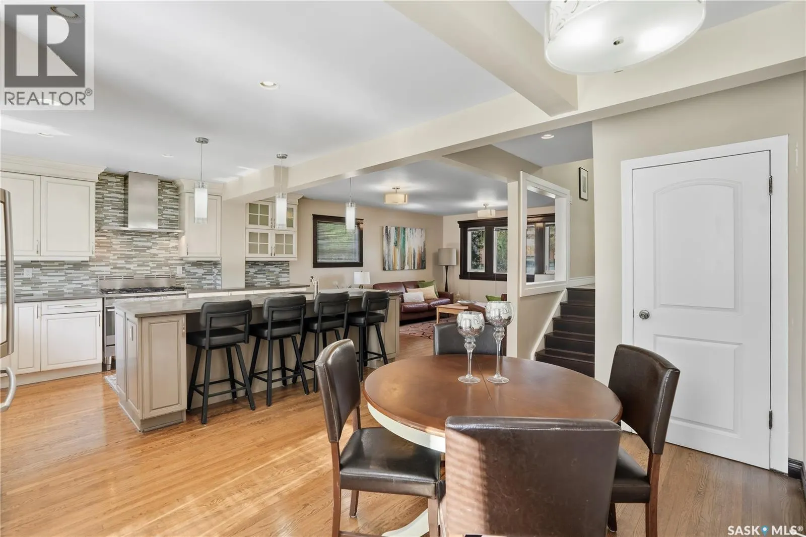 2807 Assiniboine AVENUE