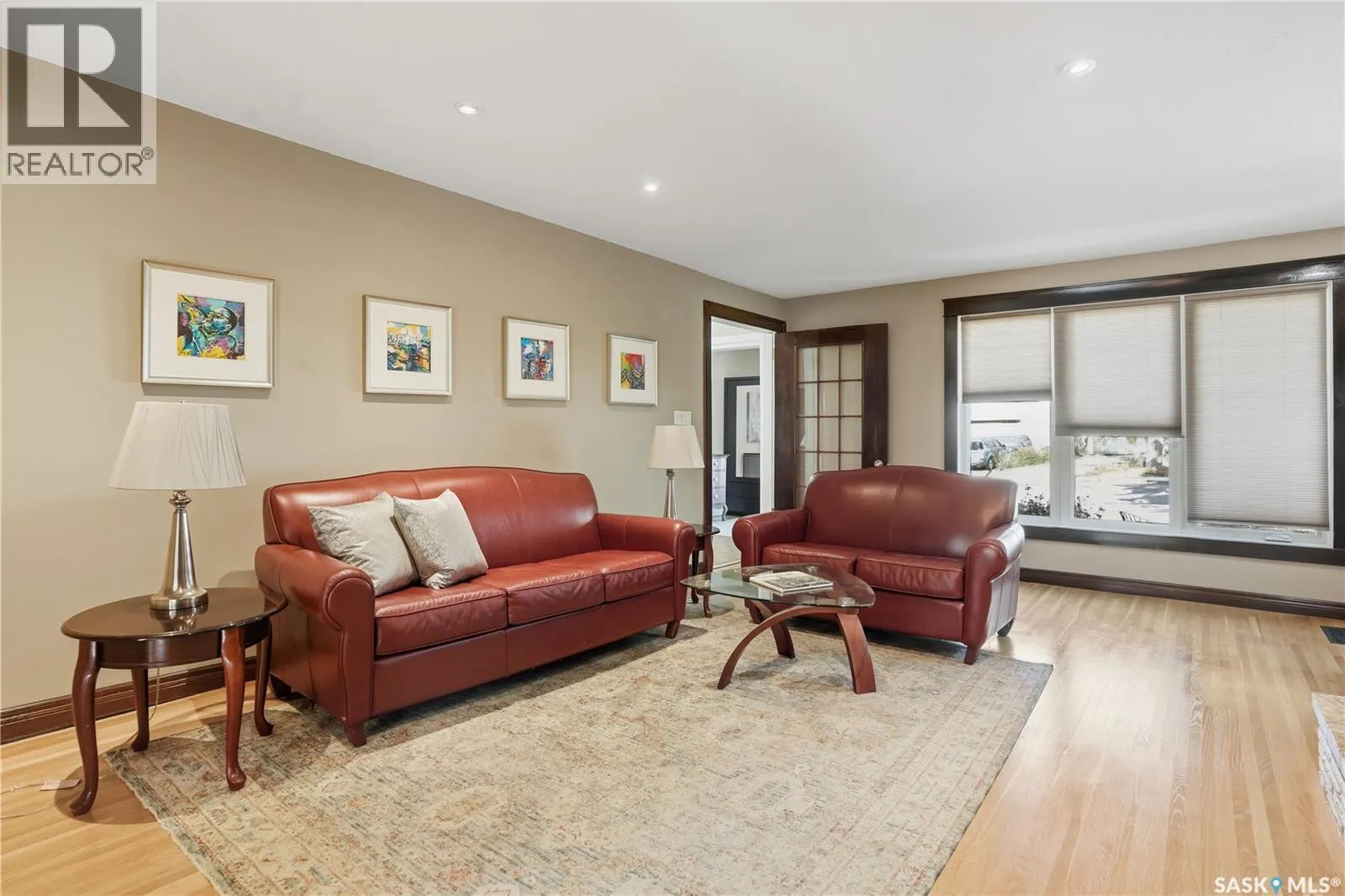 2807 Assiniboine AVENUE
