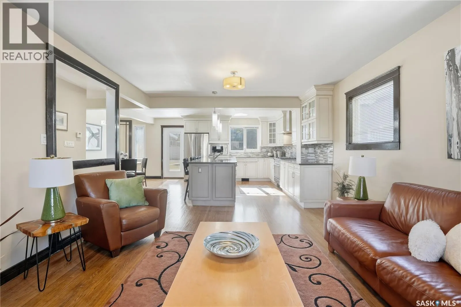 2807 Assiniboine AVENUE
