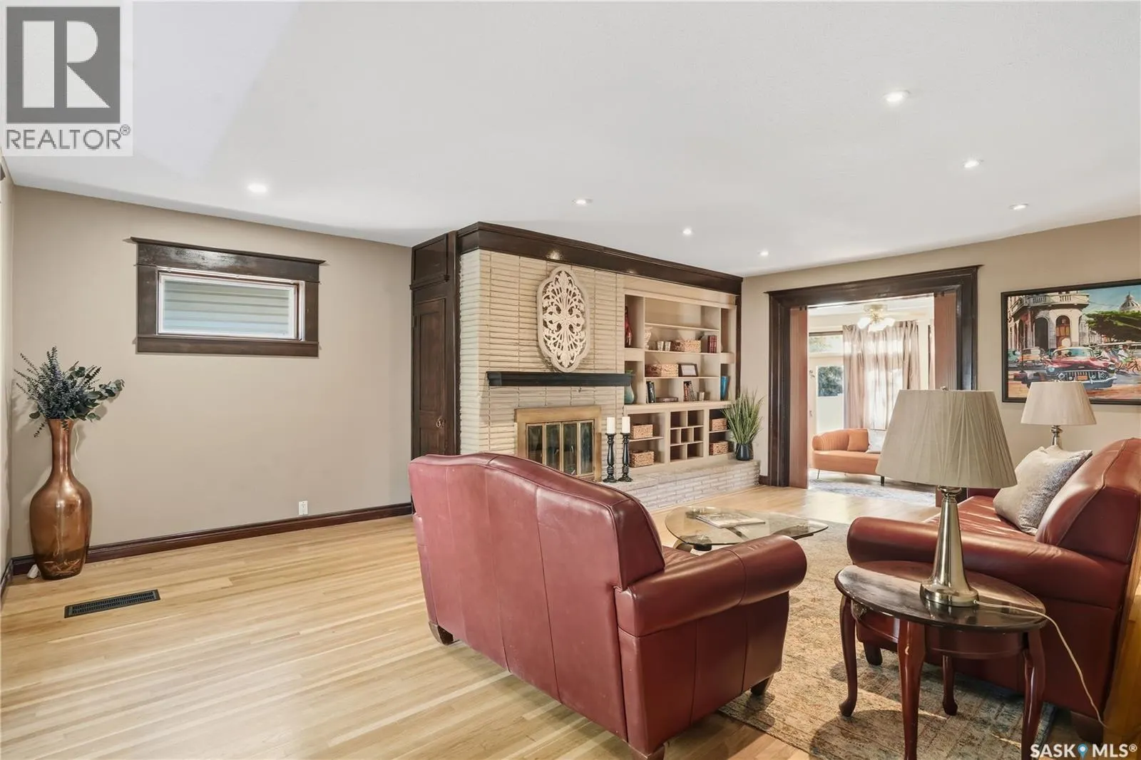 2807 Assiniboine AVENUE