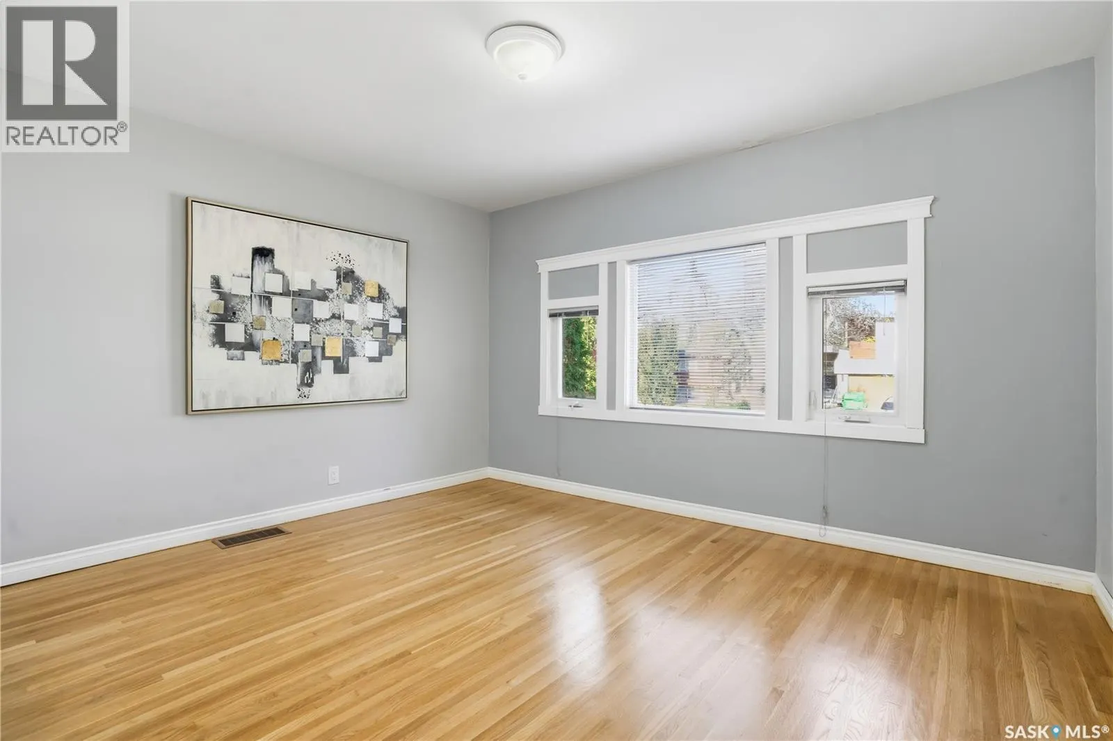 2807 Assiniboine AVENUE