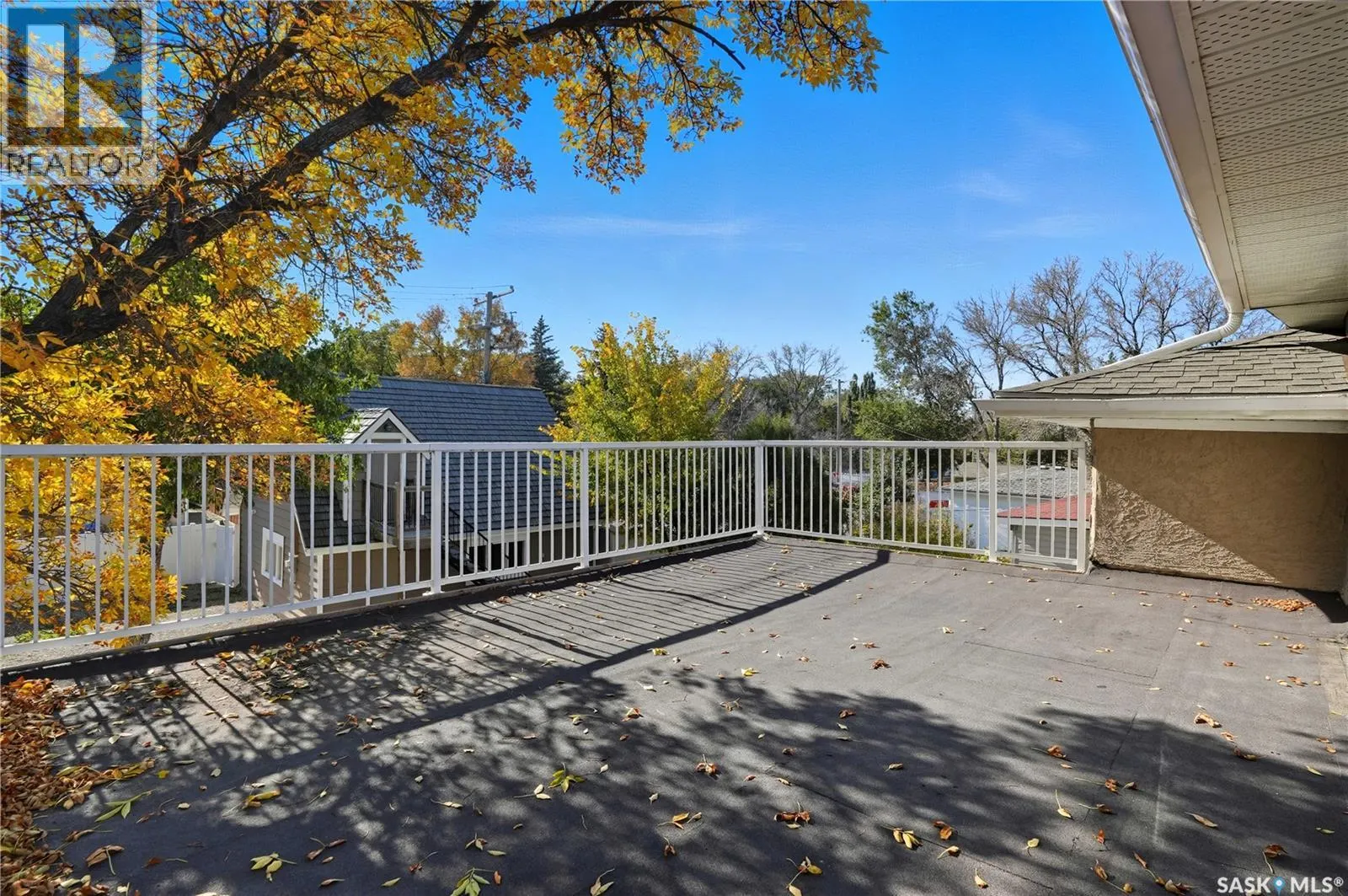 2807 Assiniboine AVENUE