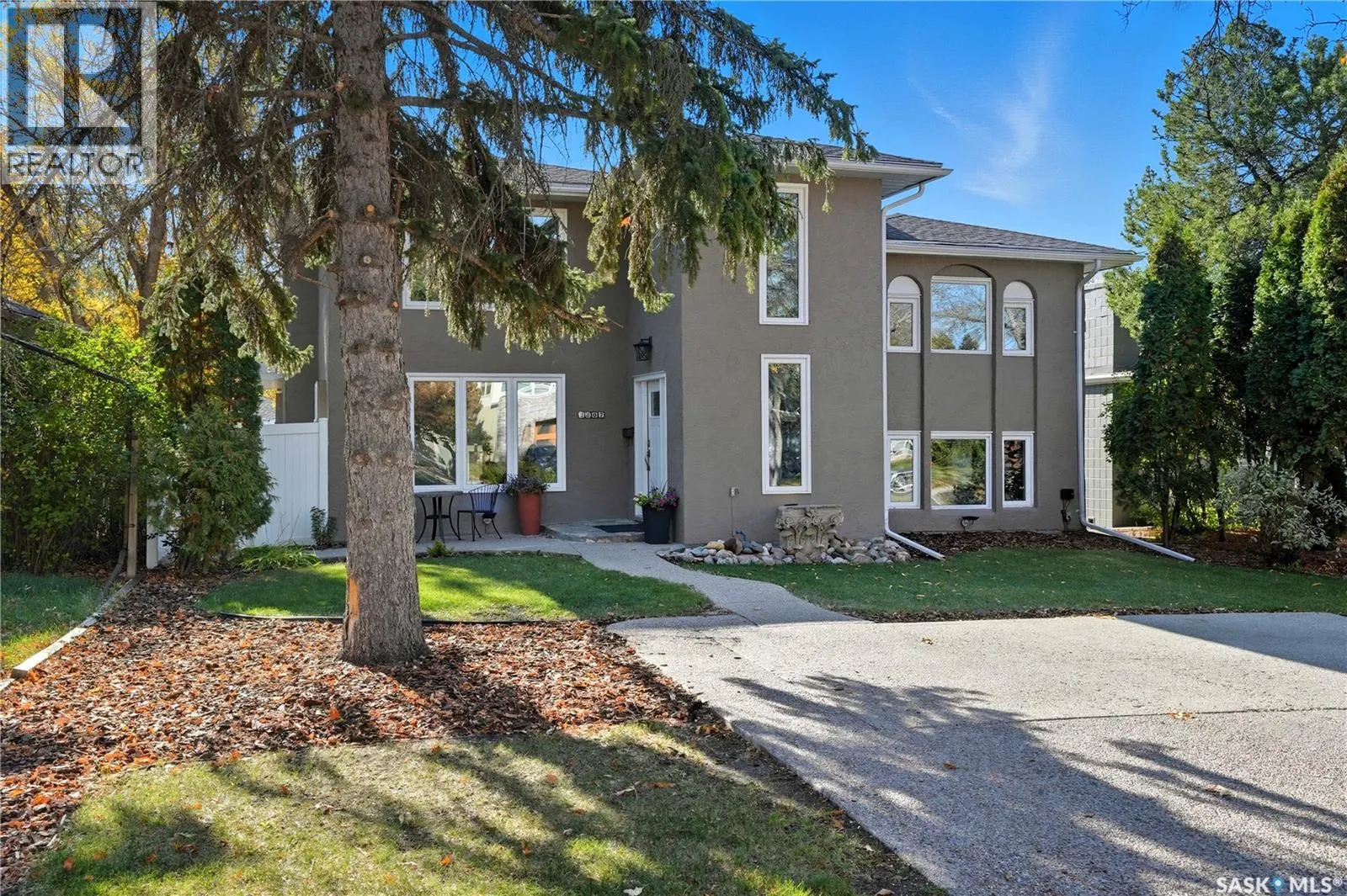2807 Assiniboine AVENUE