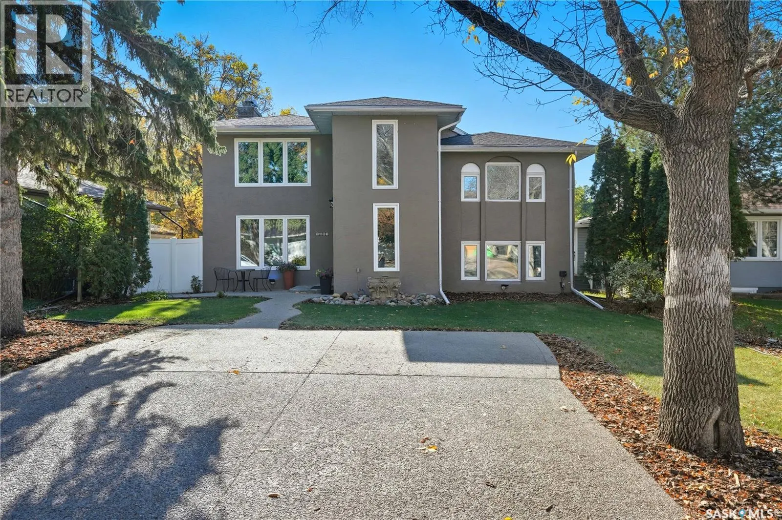 2807 Assiniboine AVENUE