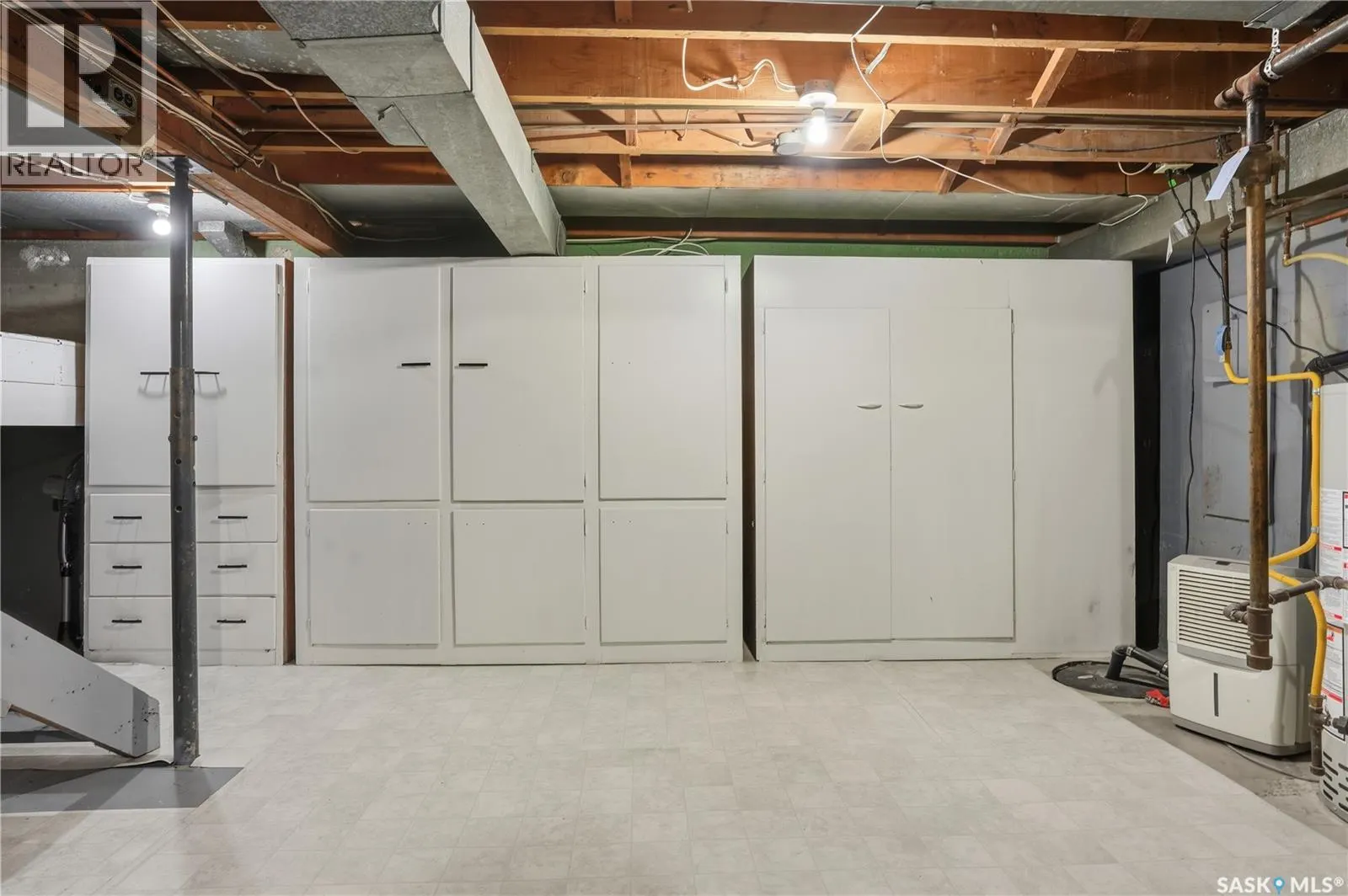 2807 Assiniboine AVENUE