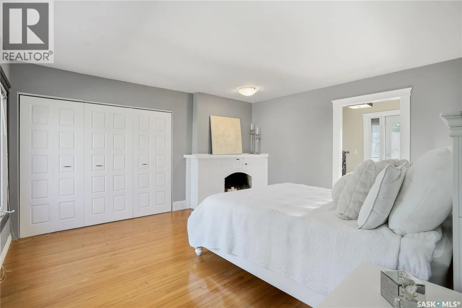 2807 Assiniboine AVENUE