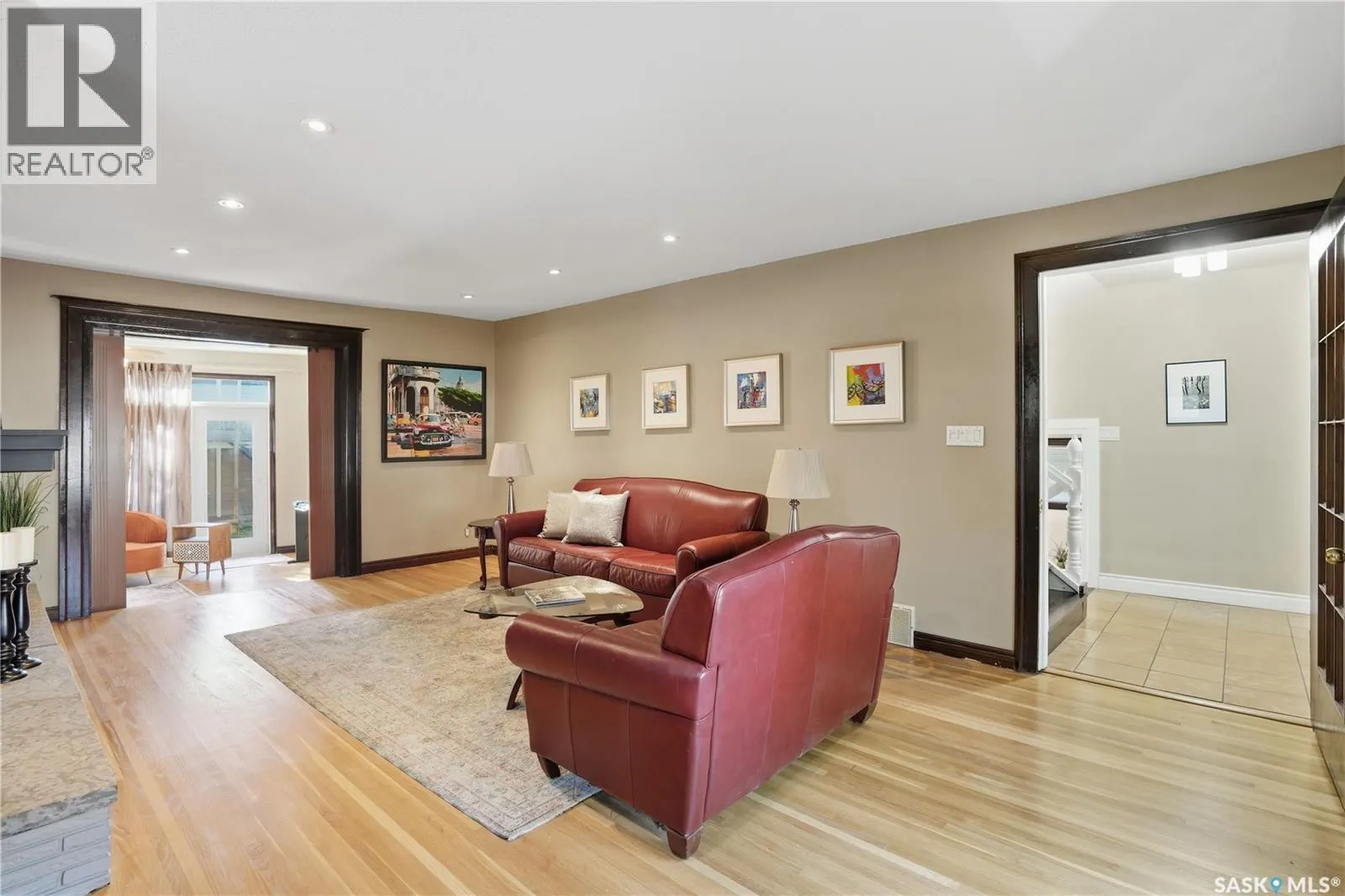 2807 Assiniboine AVENUE