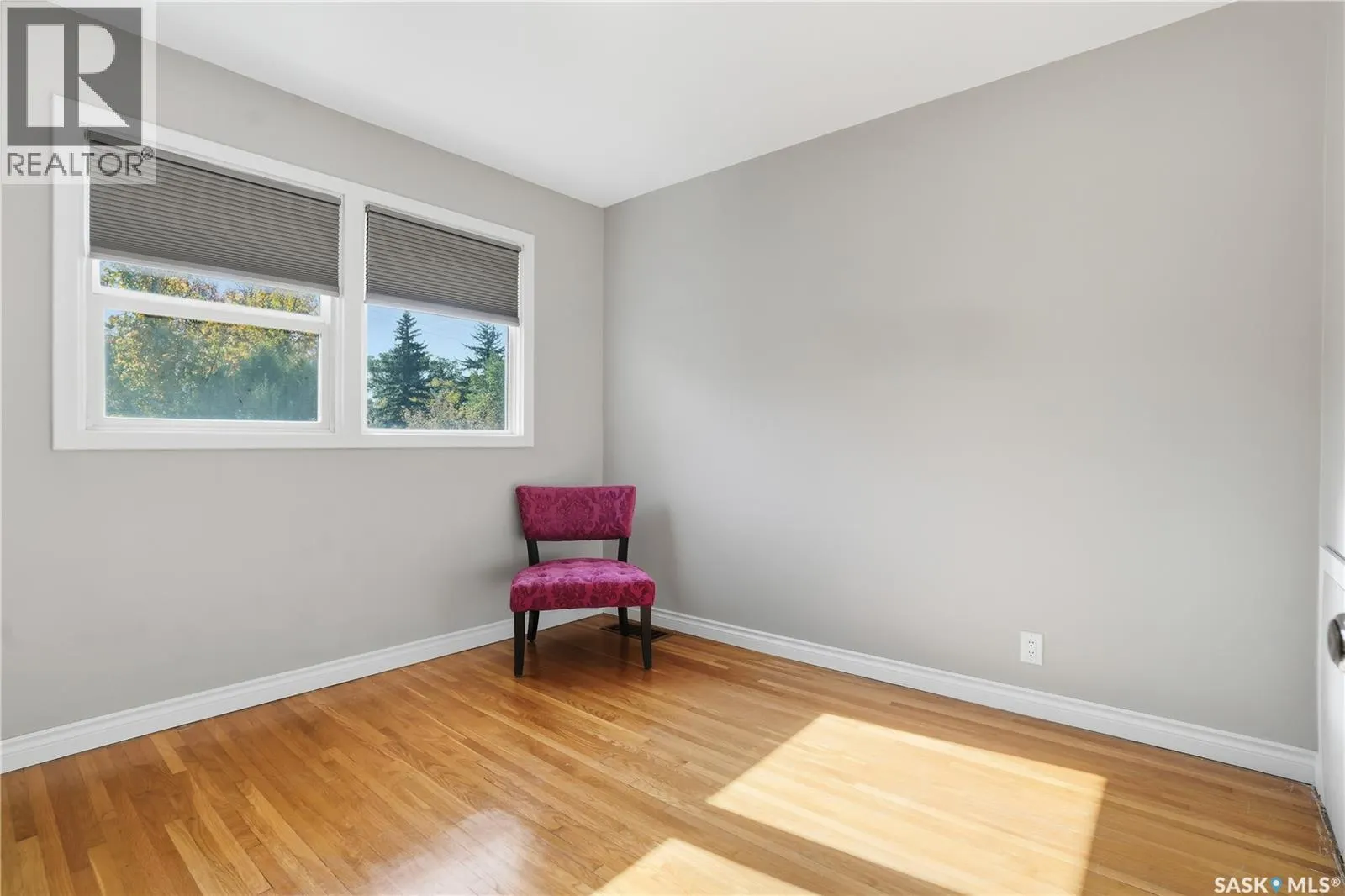 2807 Assiniboine AVENUE