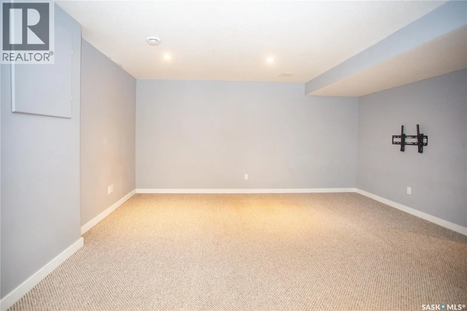 2 110 Banyan CRESCENT