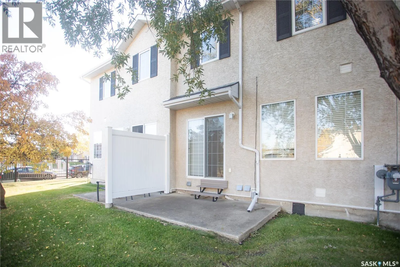 2 110 Banyan CRESCENT