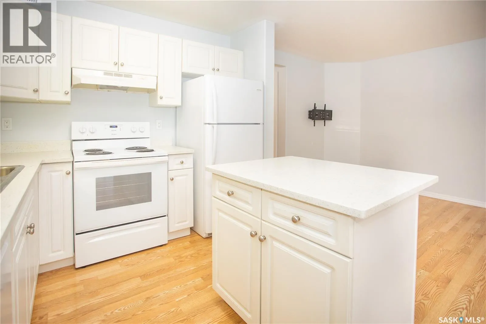 2 110 Banyan CRESCENT