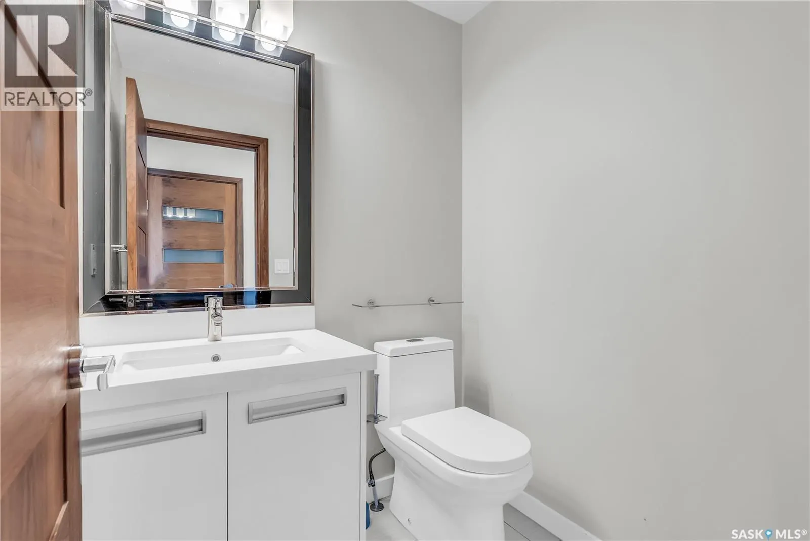 101 1303 Paton CRESCENT