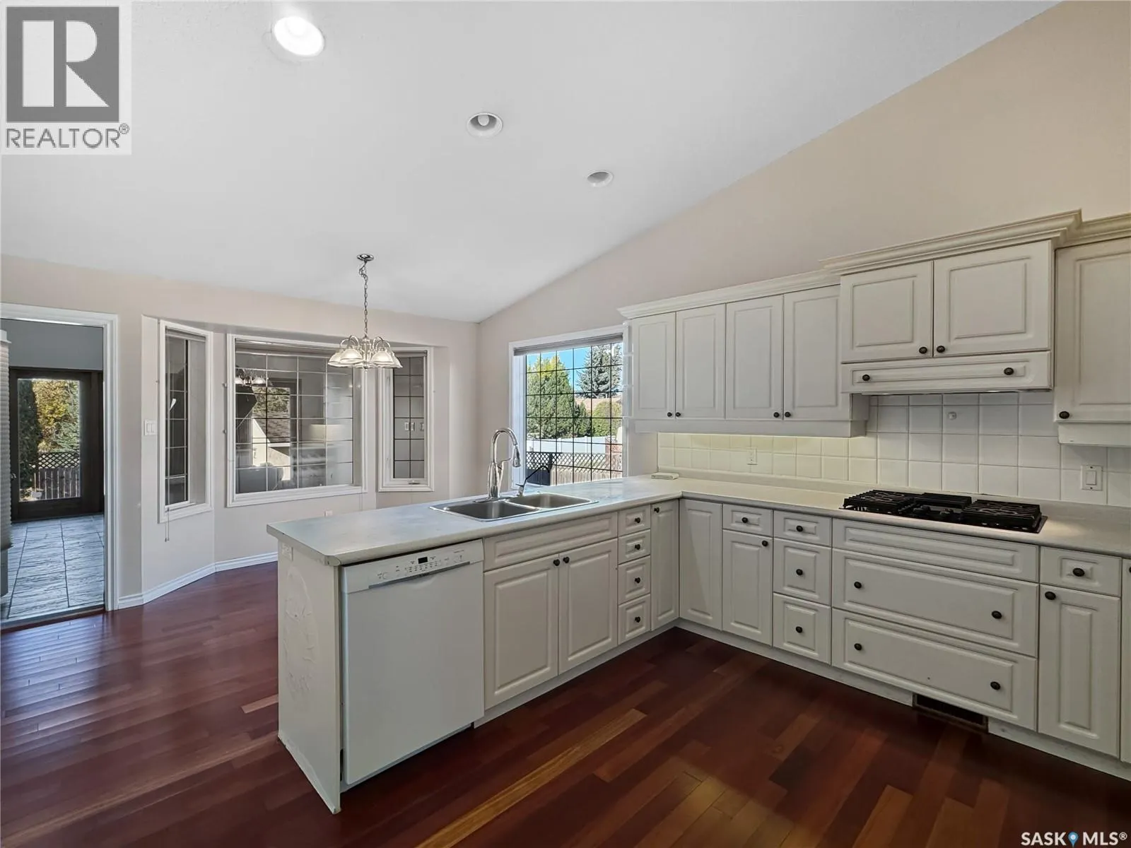 616 3rd STREET E