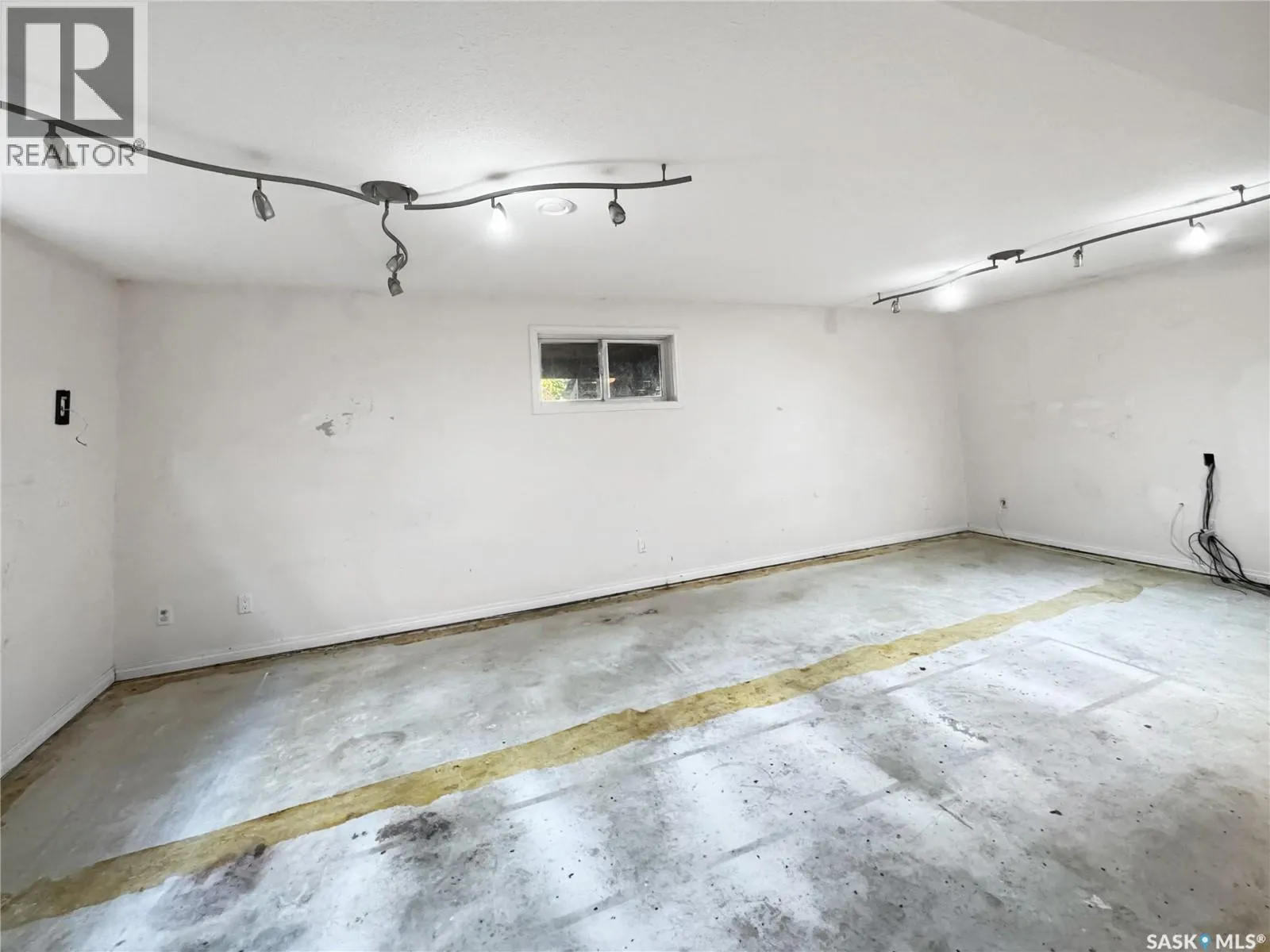 616 3rd STREET E