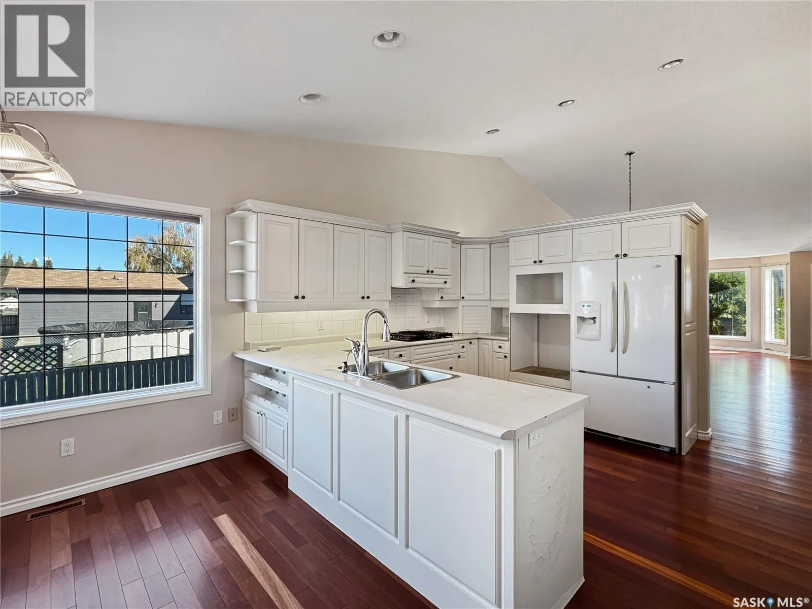 616 3rd STREET E