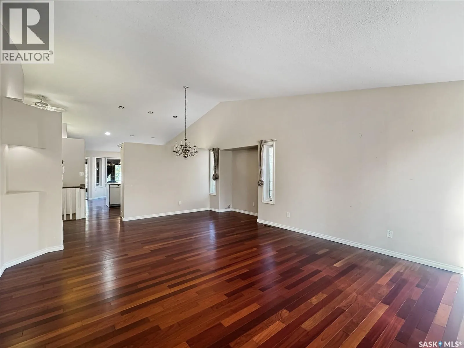 616 3rd STREET E