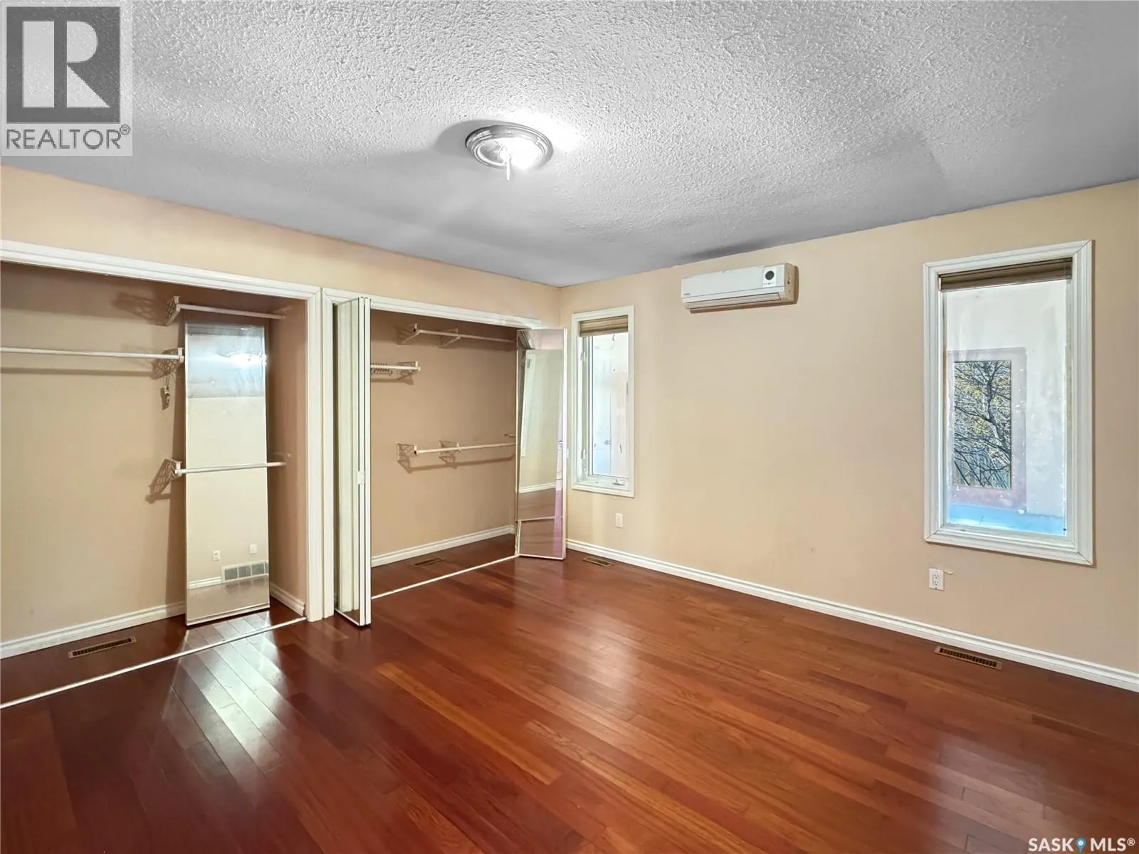 616 3rd STREET E