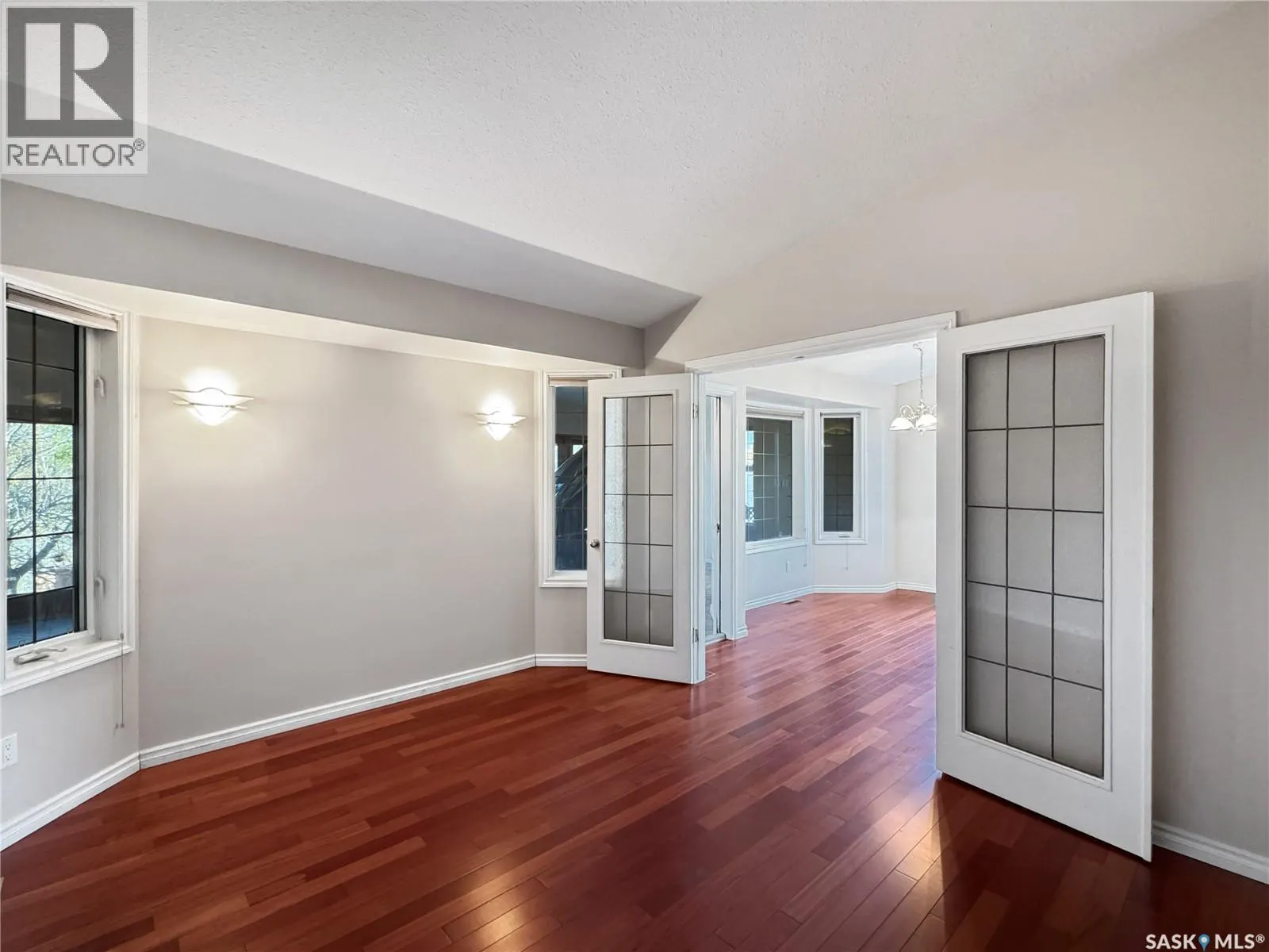 616 3rd STREET E