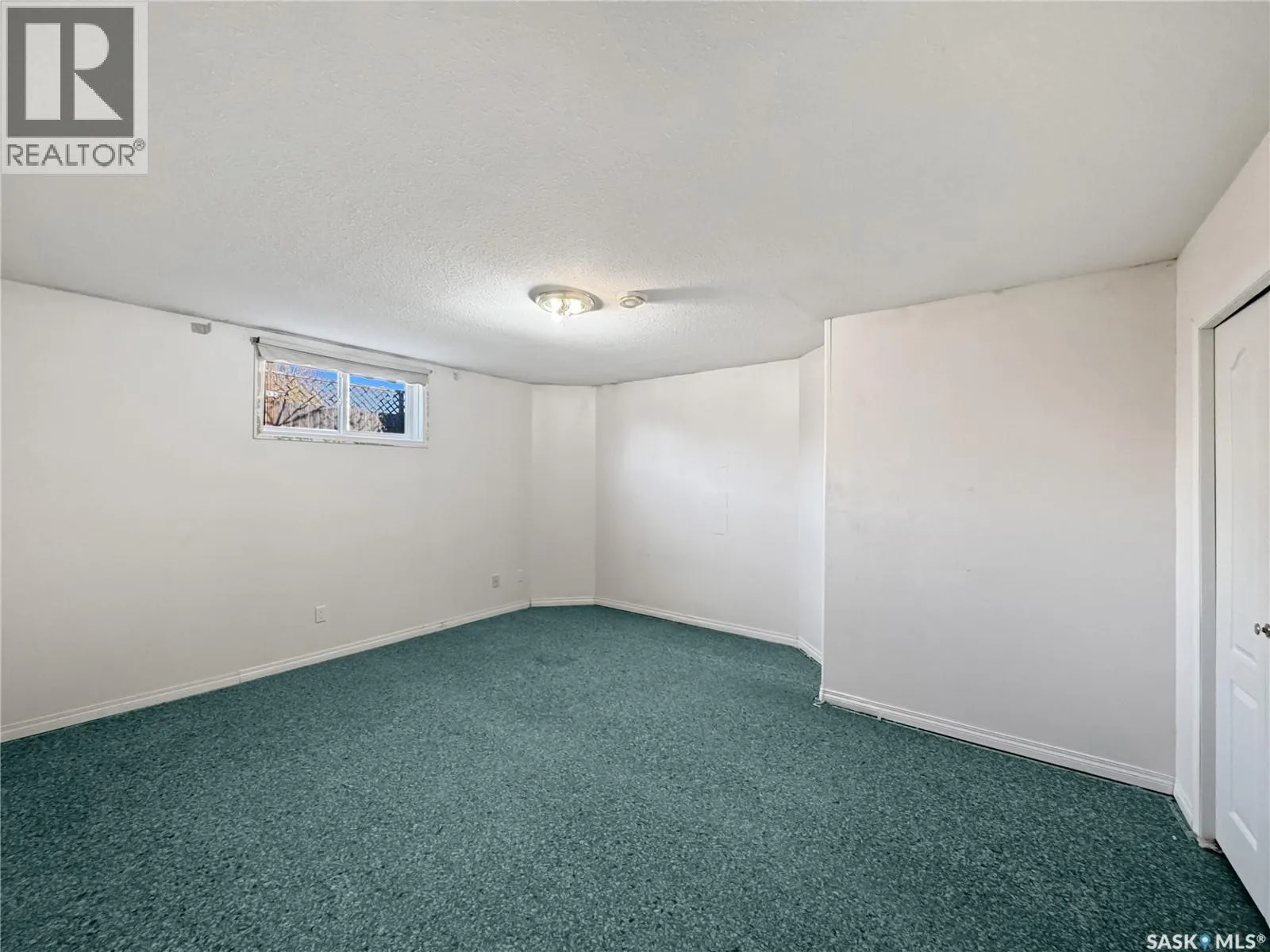 616 3rd STREET E