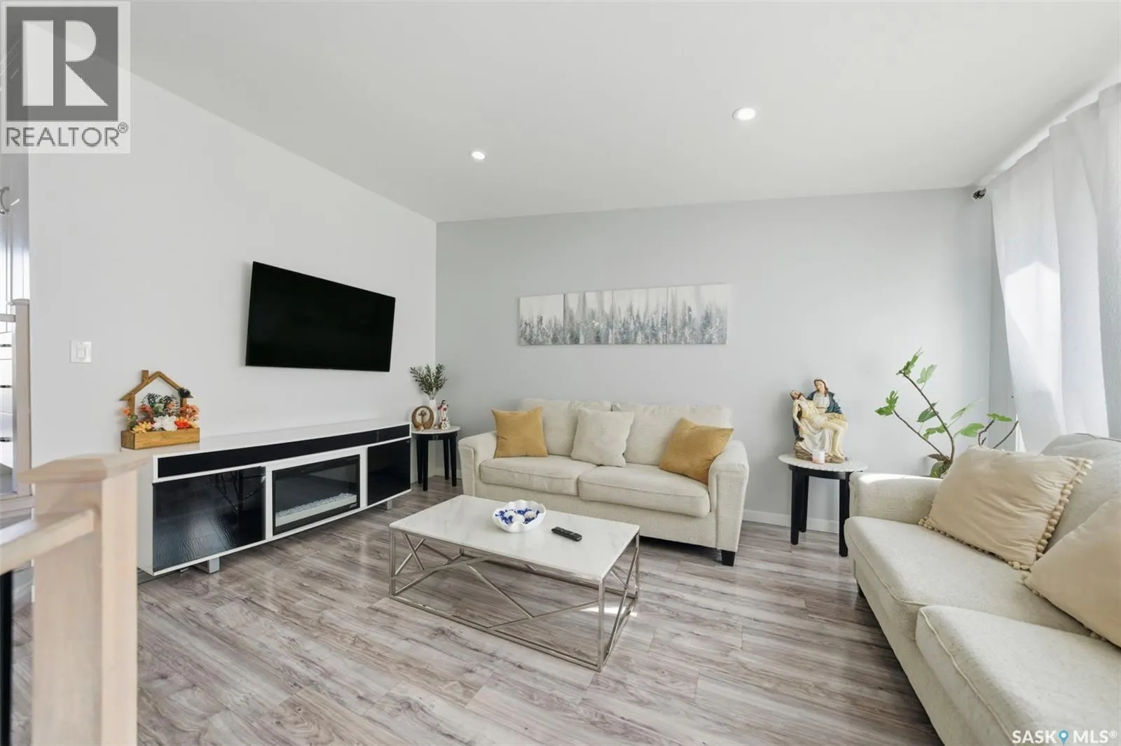 1010 Haslam CRESCENT