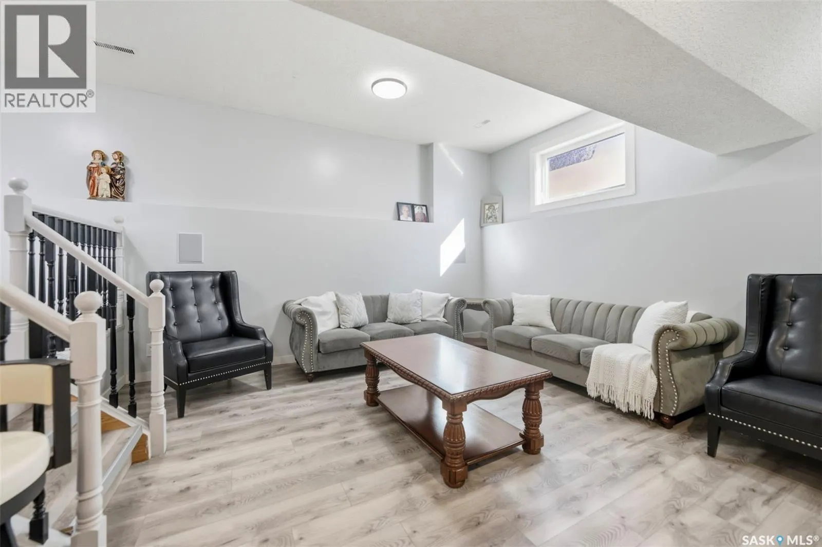 1010 Haslam CRESCENT