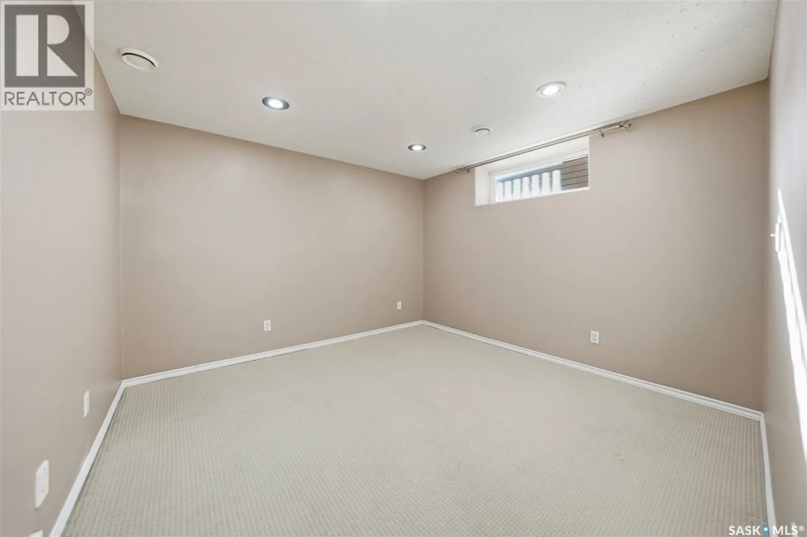 475 Blakeney CRESCENT