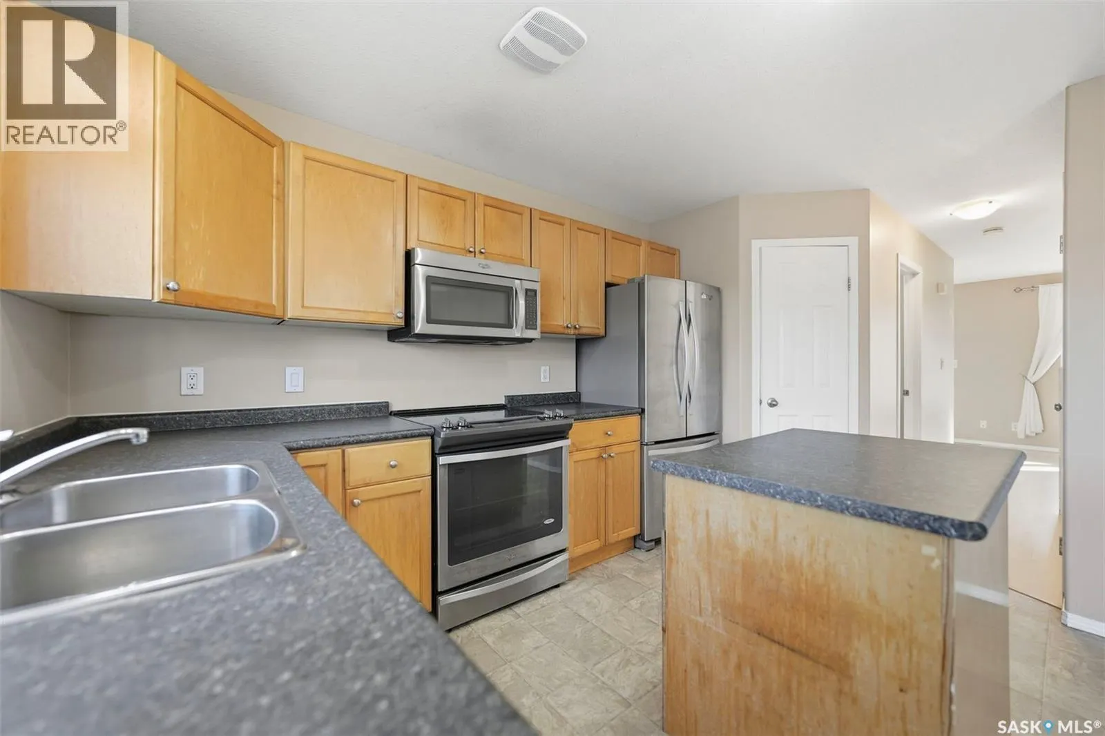 475 Blakeney CRESCENT