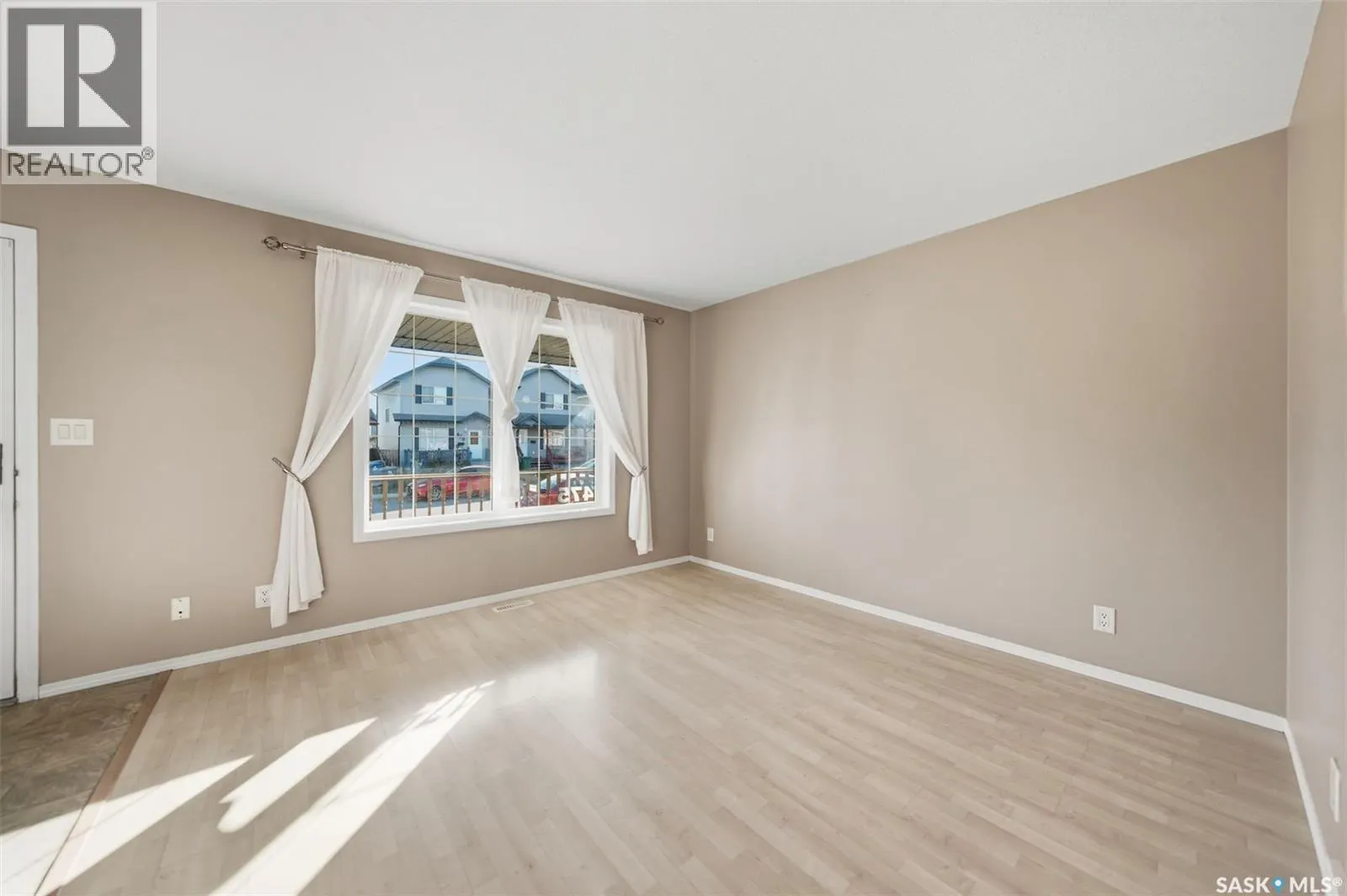 475 Blakeney CRESCENT