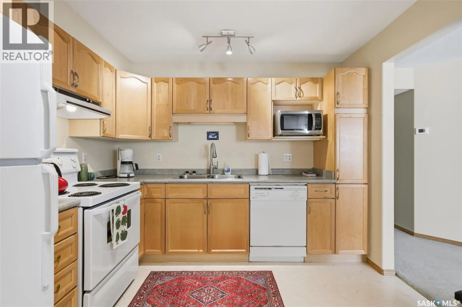 104 505 Main STREET