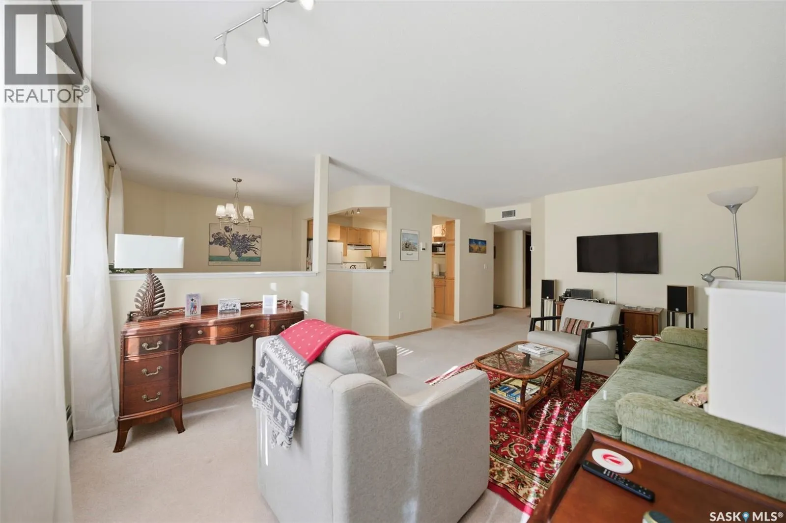 104 505 Main STREET