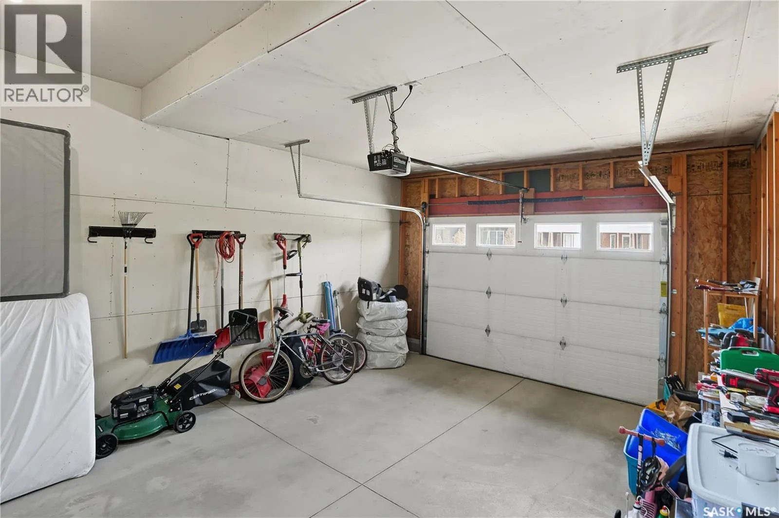 509 Maple CRESCENT
