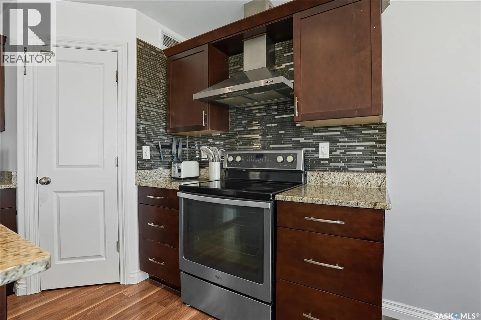 509 Maple CRESCENT