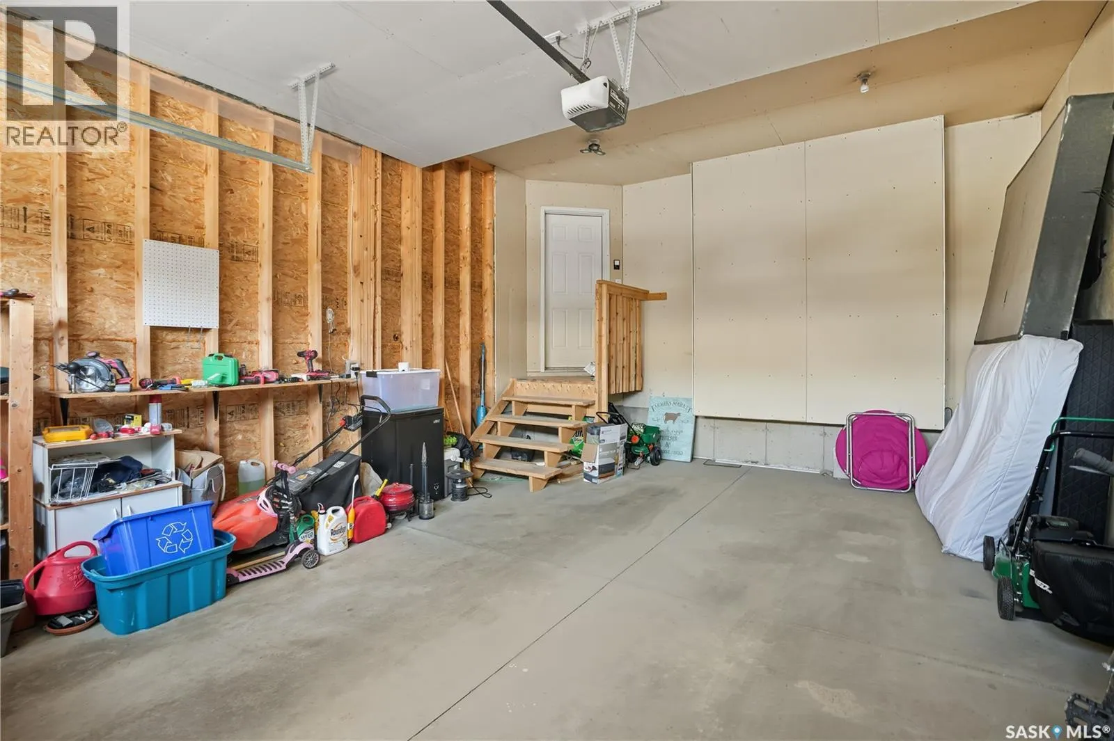 509 Maple CRESCENT