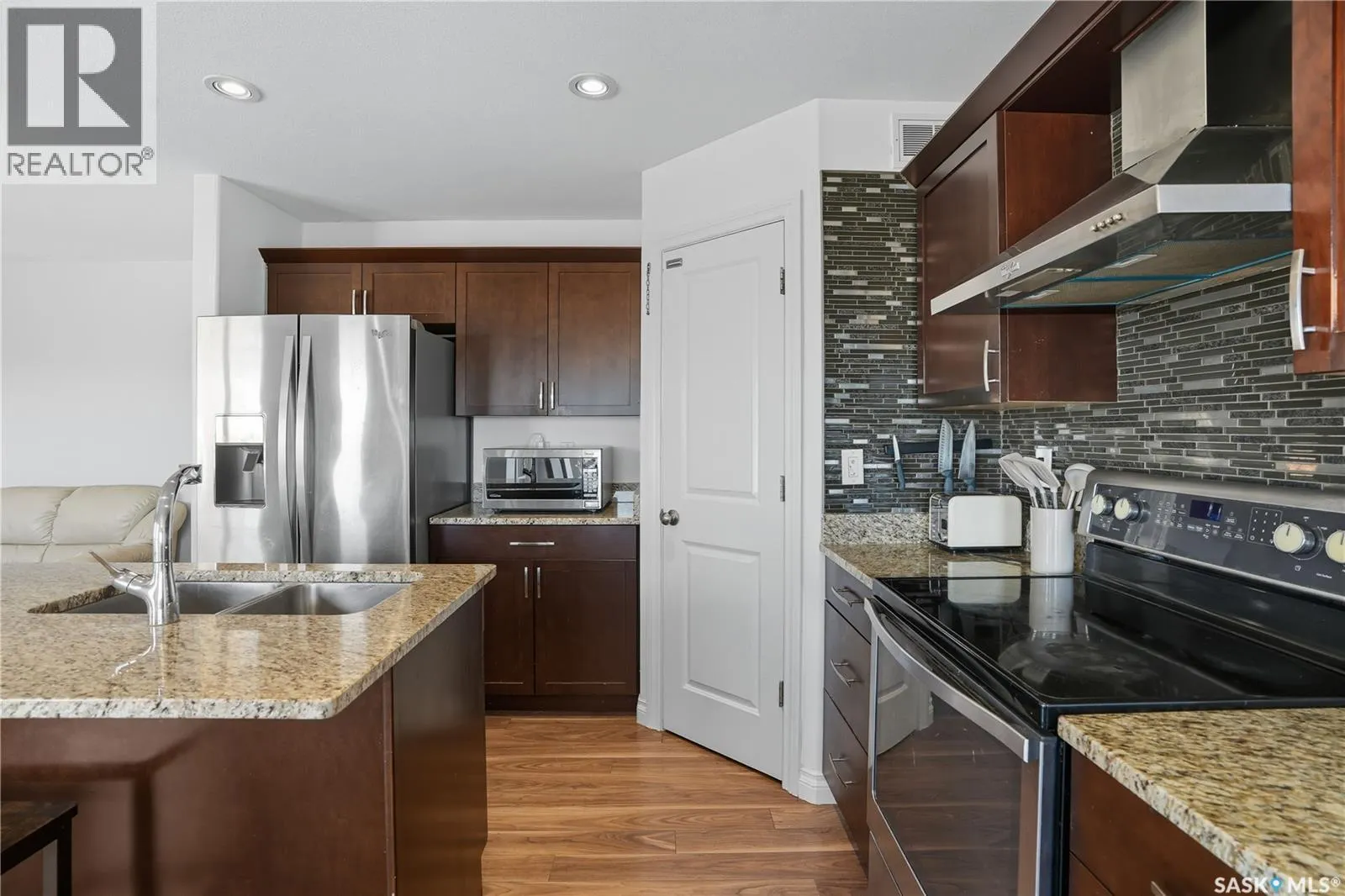 509 Maple CRESCENT