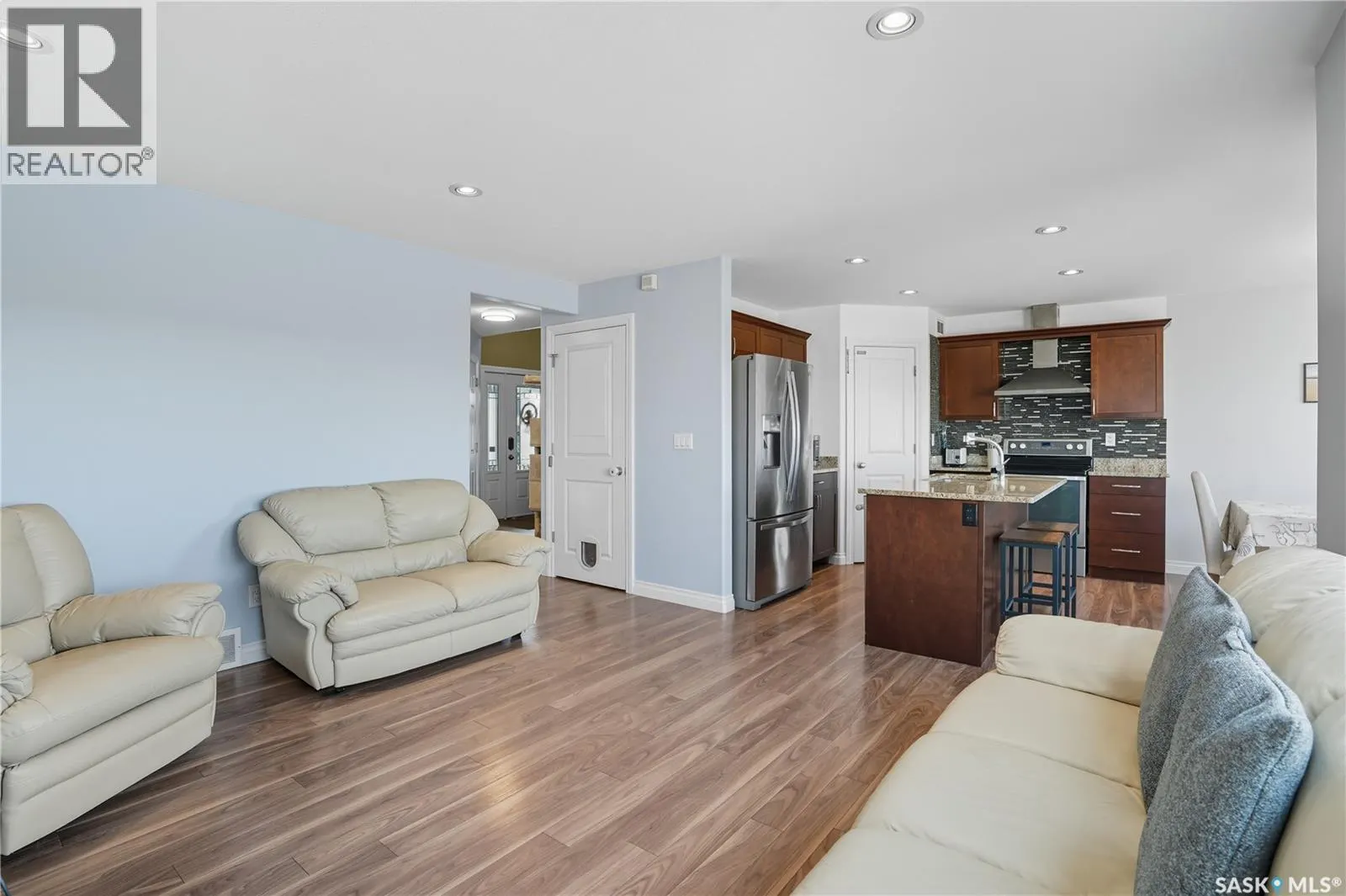 509 Maple CRESCENT