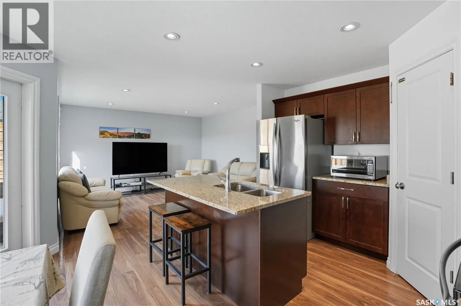 509 Maple CRESCENT