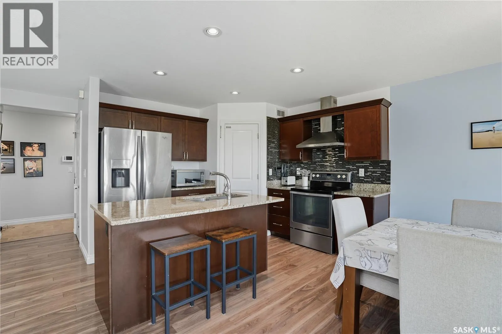 509 Maple CRESCENT