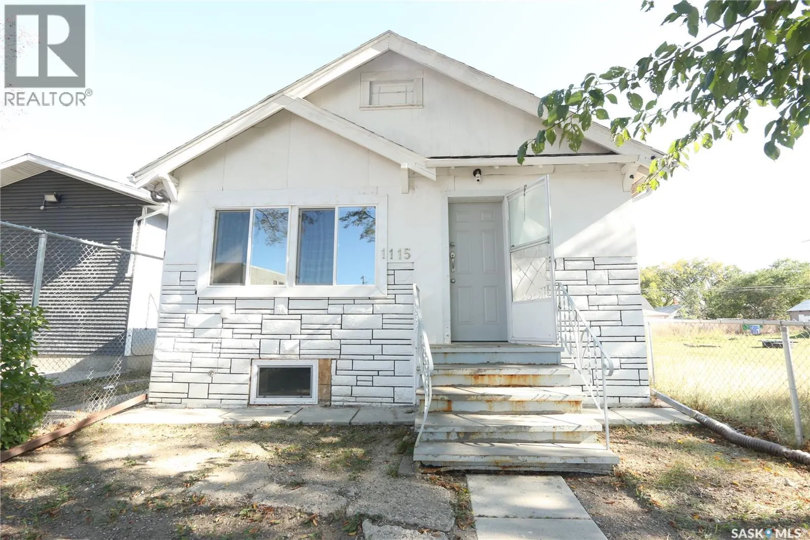 1115 Robinson STREET