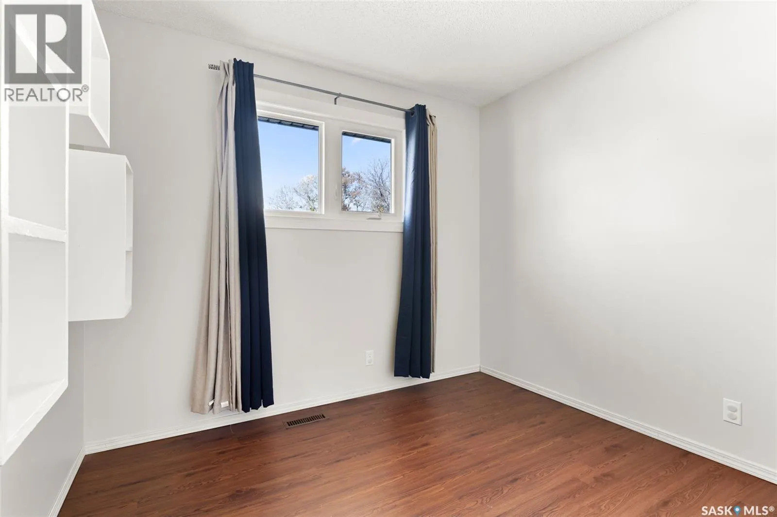 146 VERNON CRESCENT