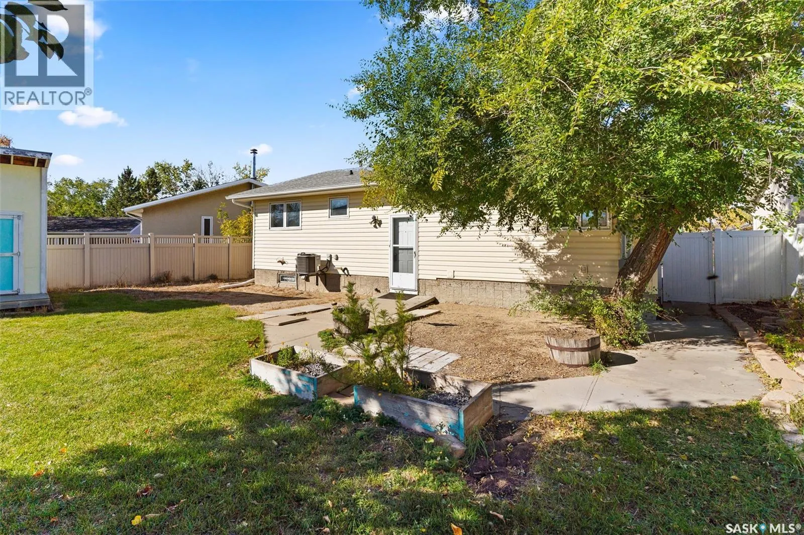 146 VERNON CRESCENT