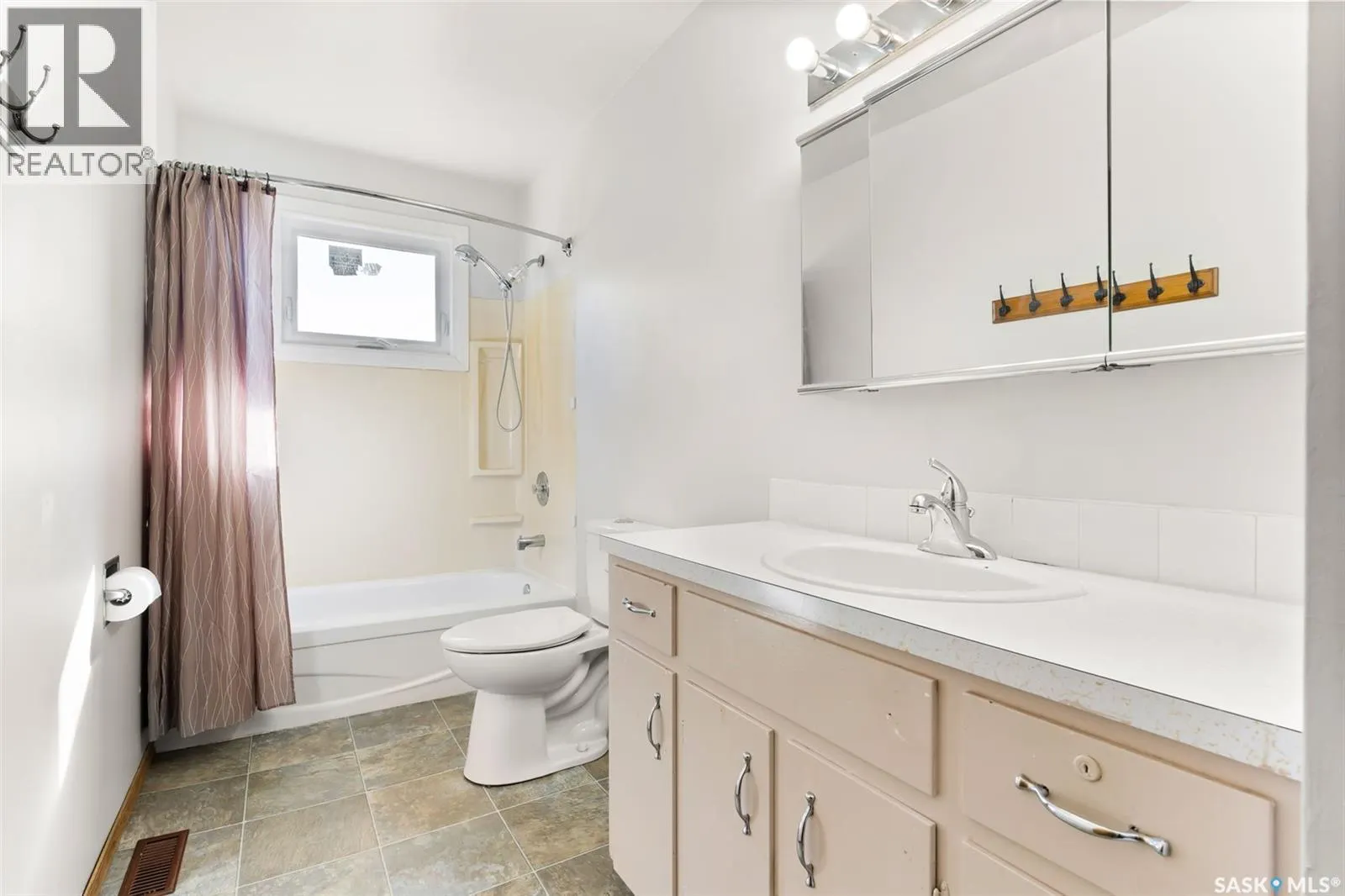 146 VERNON CRESCENT