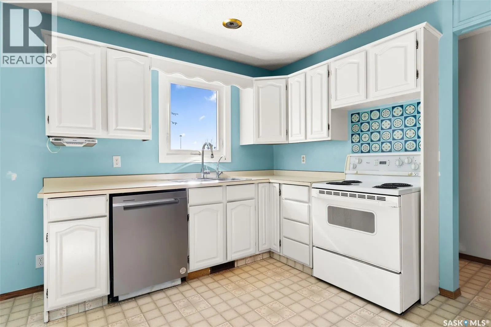 146 VERNON CRESCENT
