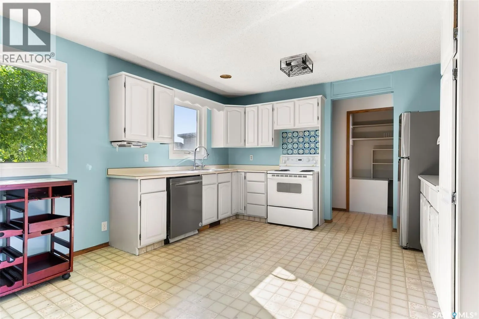 146 VERNON CRESCENT