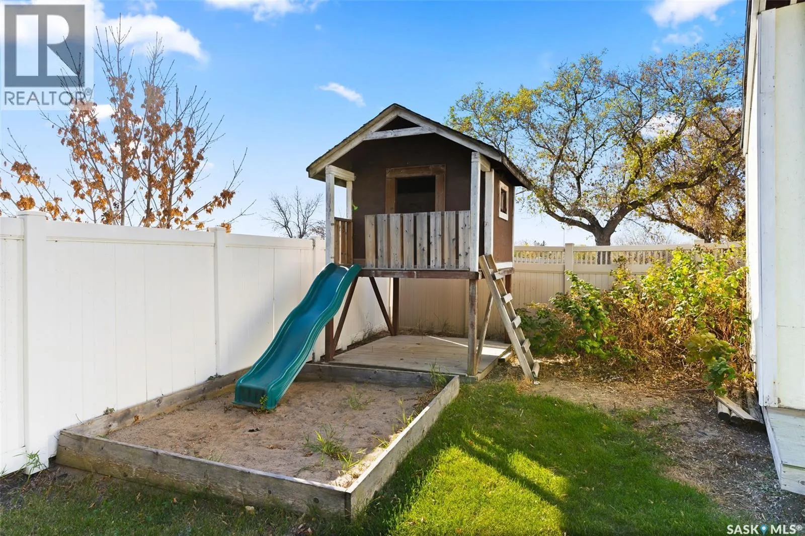 146 VERNON CRESCENT