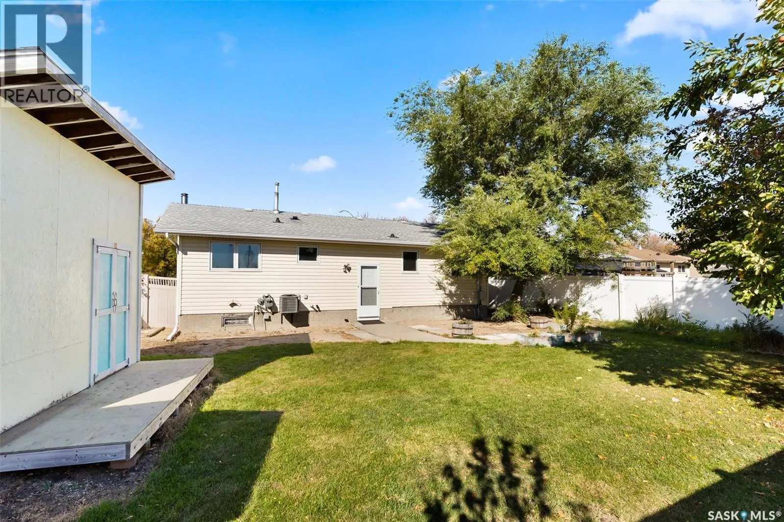 146 VERNON CRESCENT