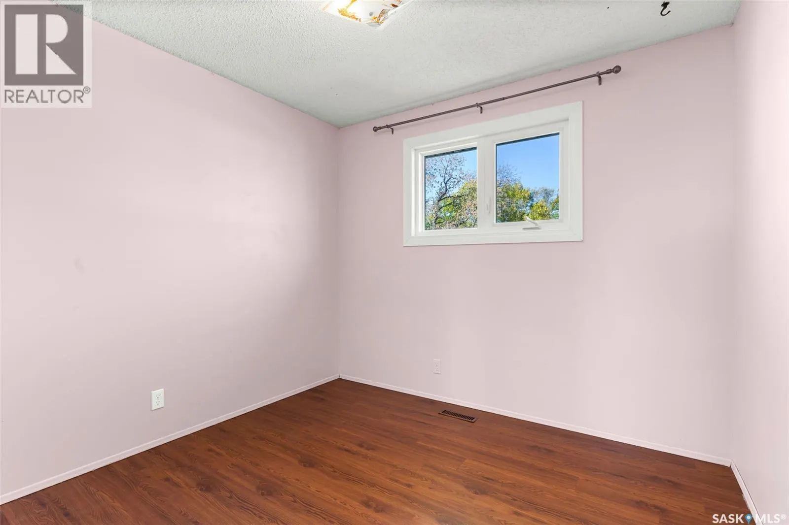 146 VERNON CRESCENT