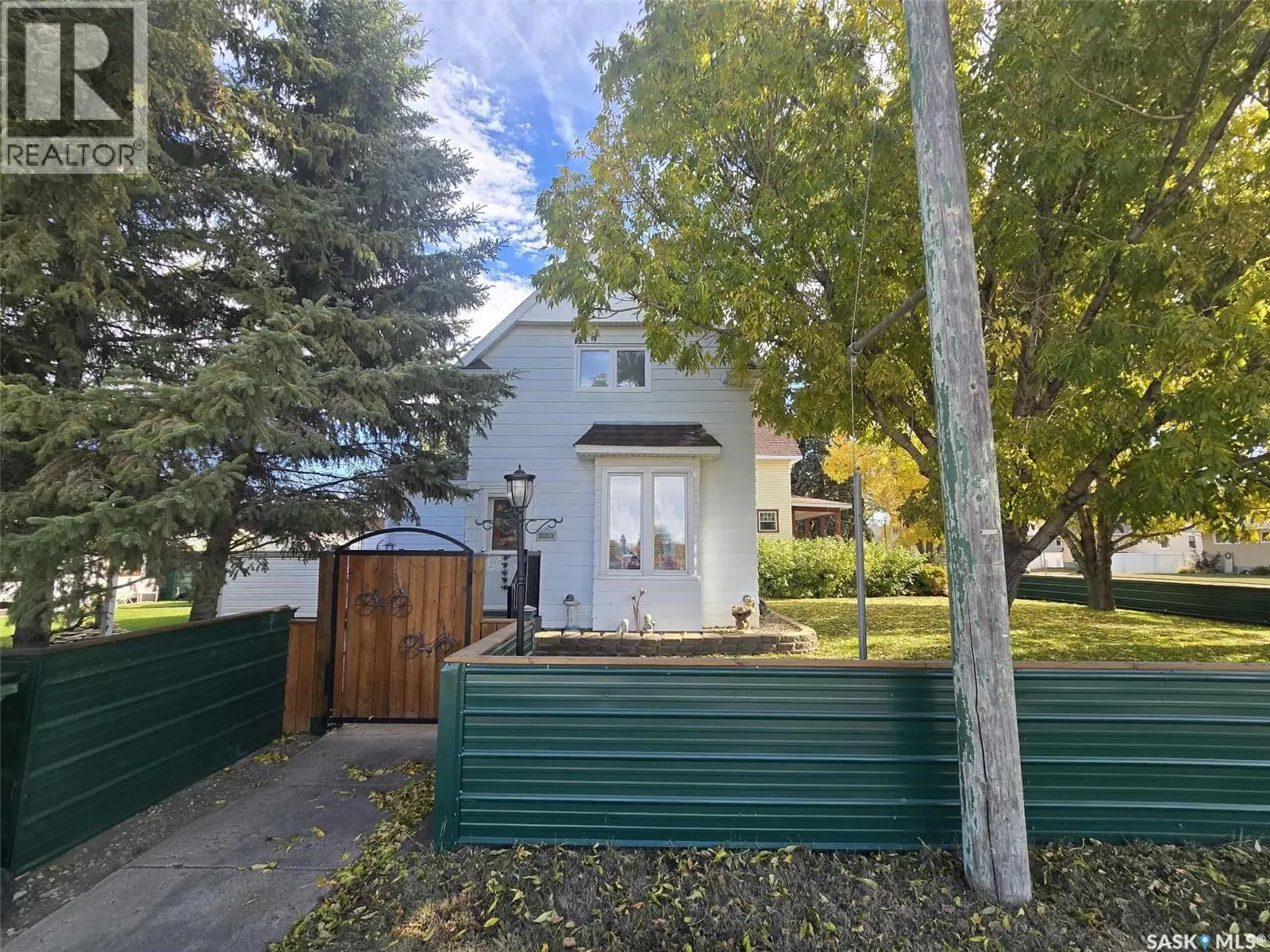 106 Coteau STREET E