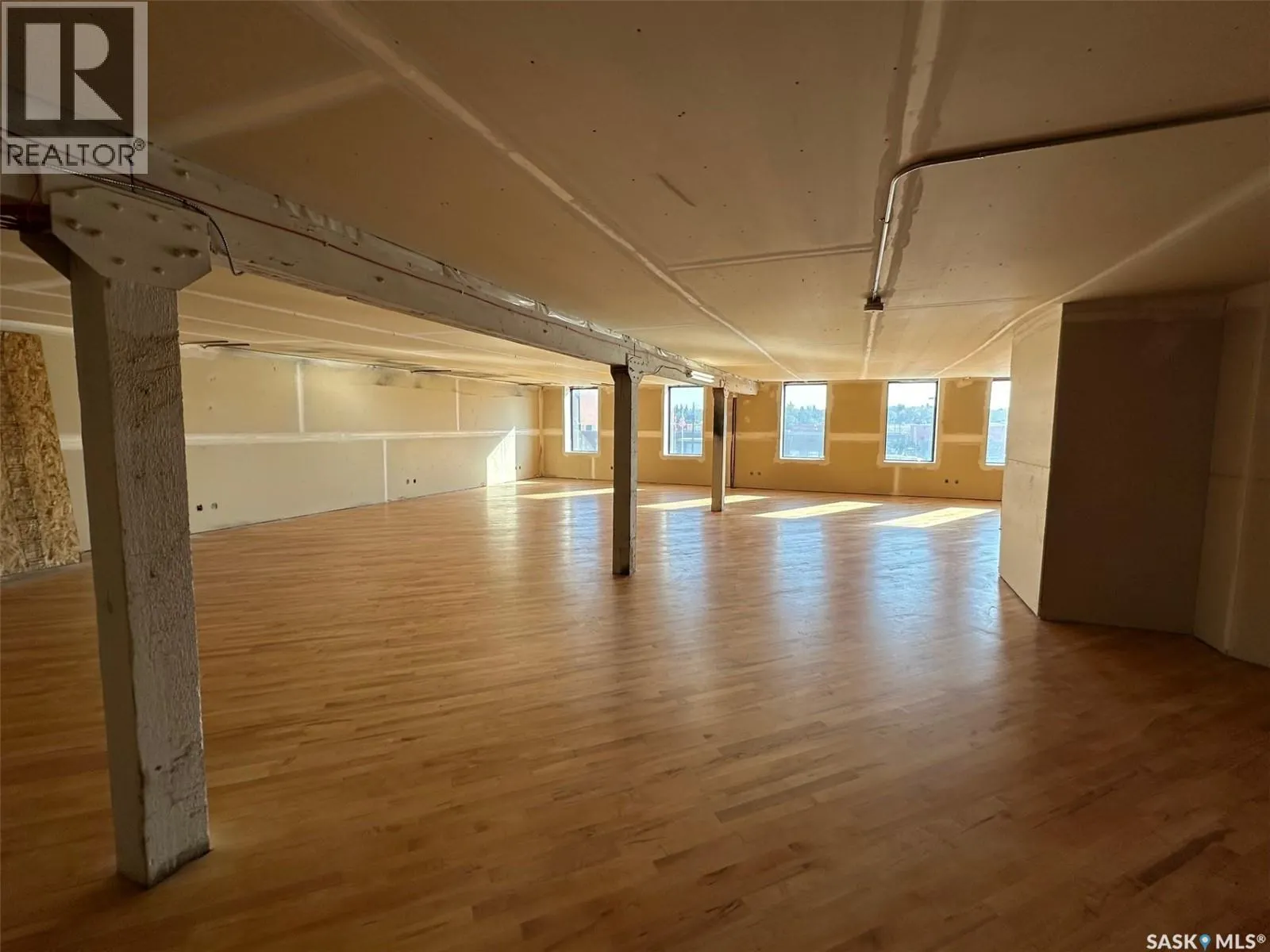 110 32 Manitoba STREET W