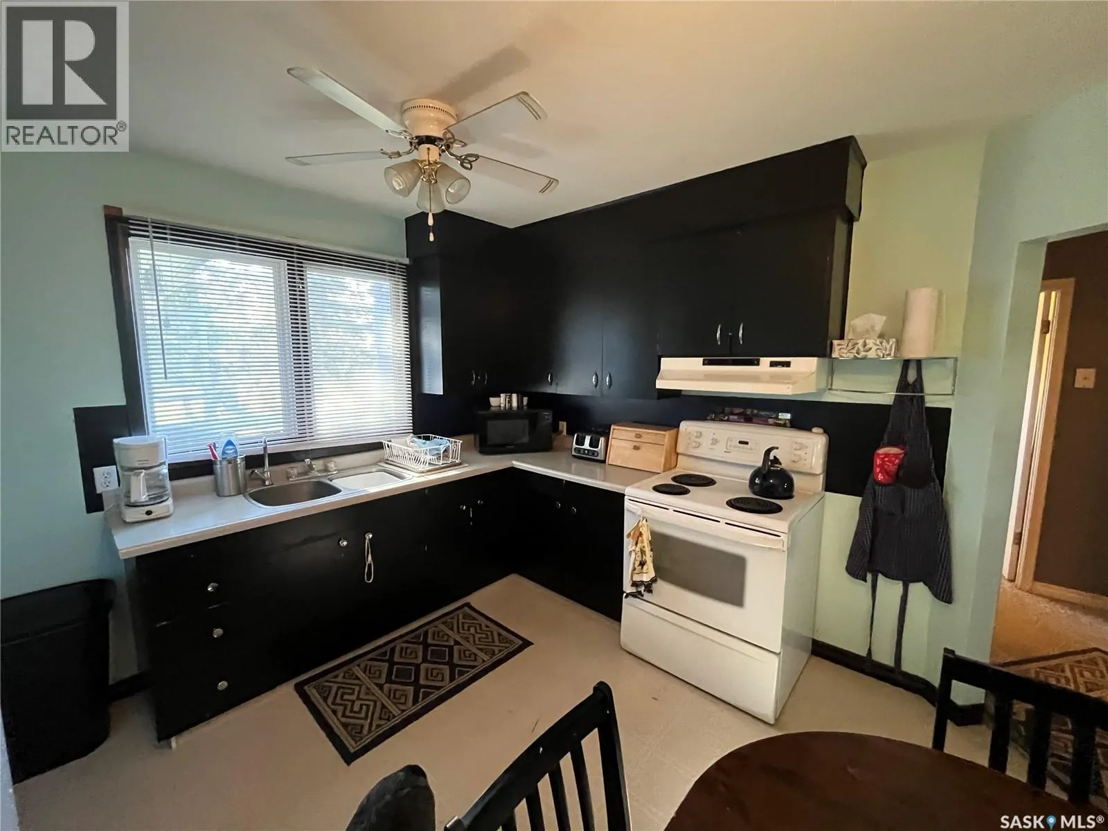 221 2nd AVENUE W