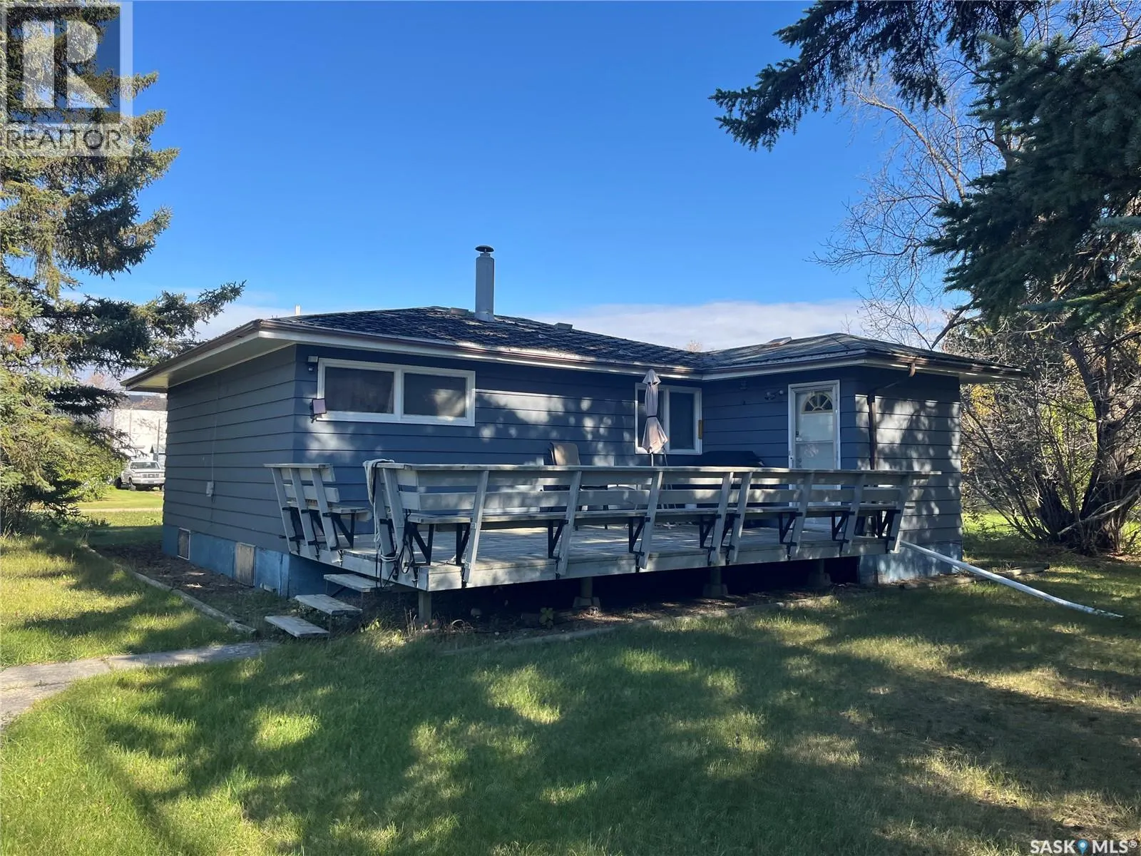 221 2nd AVENUE W